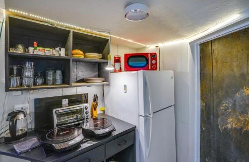 South Lee Apartment | Hike, Fish & Ski: Riverside Barn Loft in Lee