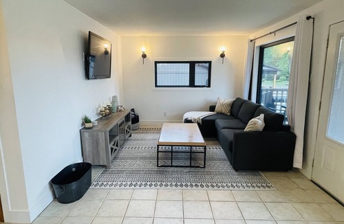 Port Stanley Cottage | Hillside Hideaway in the Heart of Port Stanley