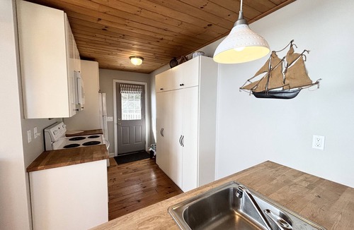 Normandale Cottage | - Hillside Shores Cottage – Scenic Decks, Cozy Vibes & Private Owned Beach