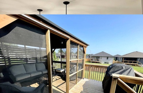 Trenton House | HILLSIDE VILLE - MINUTES AWAY FROM SANDBANK, BATAWA SKI HILL