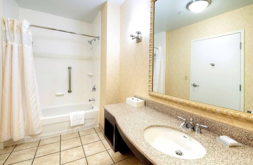 Ottawa Division Hotel | Hilton Garden Inn Ottawa Airport
