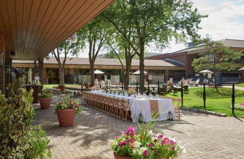 Mississauga Hotel | Hilton Mississauga/Meadowvale