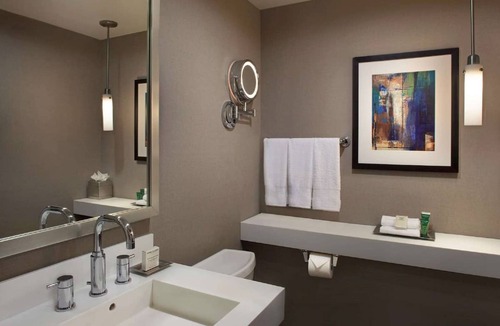 Mississauga Hotel | Hilton Toronto Airport Hotel & Suites
