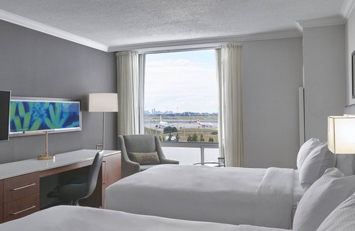Mississauga Hotel | Hilton Toronto Airport Hotel & Suites