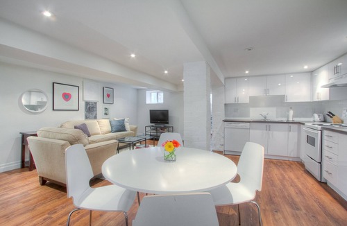 Parkdale Apartment | Hip Queen St West Retreat