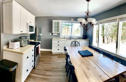 Lake of Bays Cottage | Historic- 4 Bedroom- Portage Flyer - Muskoka
