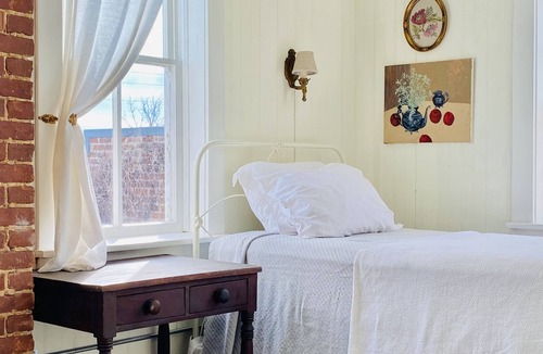 Spring Grove Apartment | Historic BLUE RIBBON upstairs apartment full breakfast included in BR cafe