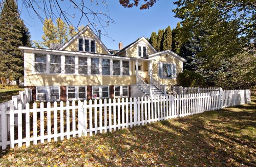 Lindstrom House | Historic Swedish Cottage on Quiet Lindstrom Lake