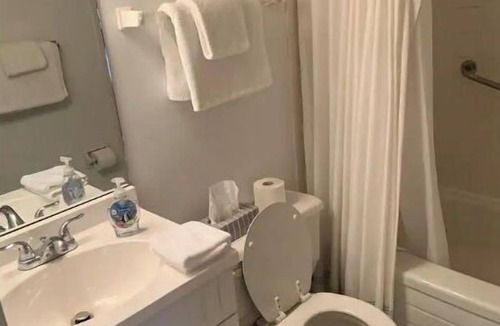 Historic Old Town Hotel | Historical King George Inn 1