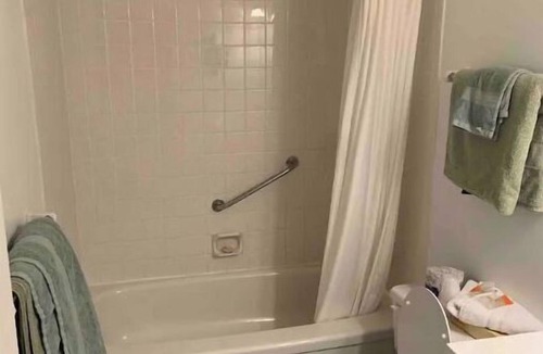 Historic Old Town Hotel | Historical King George Inn 6
