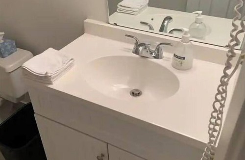 Niagara-on-the-Lake Apartment | Historical King George Inn 7