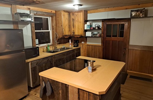 Eganville Cabin | Historical Square Timber Home right at the heart of Snow Country