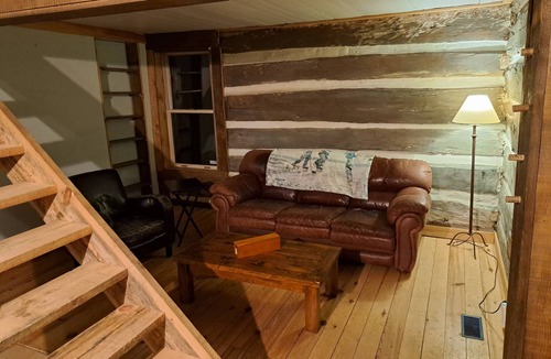Eganville Cabin | Historical Square Timber Home right at the heart of Snow Country