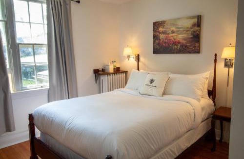 Kingston Bed & Breakfast | Hochelaga Inn