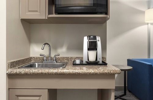 Brockville Hotel | Holiday Inn Express Hotel & Suites Brockville by IHG
