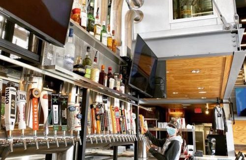 Rogers Hotel | Holiday Inn Express Hotel & Suites Rogers by IHG
