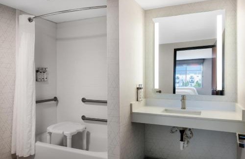 Rochester Hotel | Holiday Inn Express Rochester South - Mayo Area by IHG
