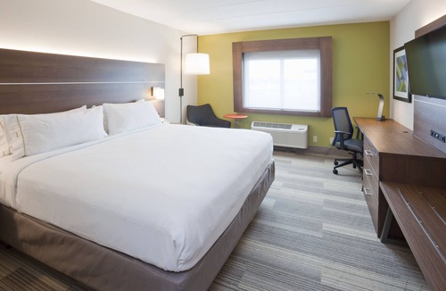 Roseville Hotel | Holiday Inn Express Roseville-St. Paul by IHG