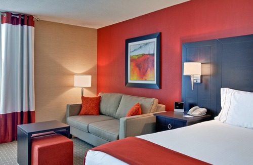 Chatham-Kent Hotel | Holiday Inn Express & Suites Chatham South by IHG