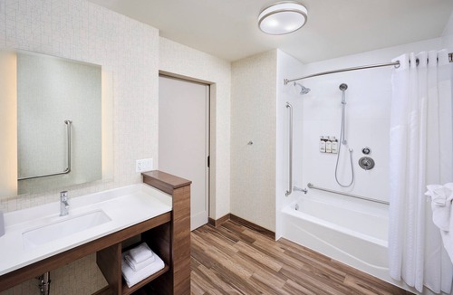Point Edward Hotel | Holiday Inn Express Sarnia - Point Edward by IHG