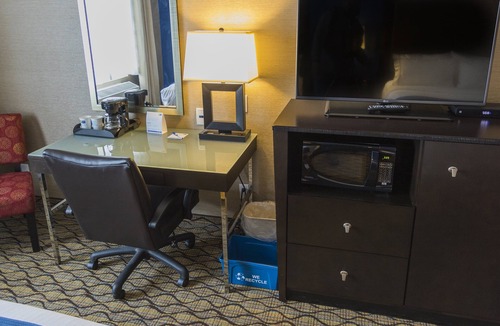 Thunder Bay Hotel | Holiday Inn Express & Suites Thunder Bay by IHG