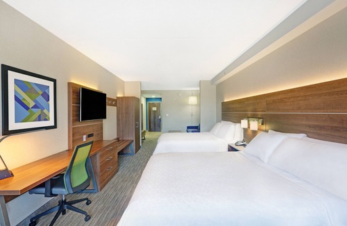 Woodstock Hotel | Holiday Inn Express & Suites Woodstock South by IHG