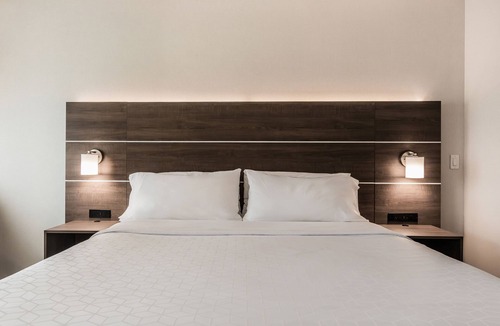 Welland Hotel | Holiday Inn Express & Suites Welland by IHG