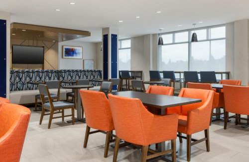 Industrial Park Hotel | Holiday Inn Express & Suites Ottawa East-Orleans by IHG
