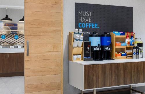 Industrial Park Hotel | Holiday Inn Express & Suites Ottawa East-Orleans by IHG