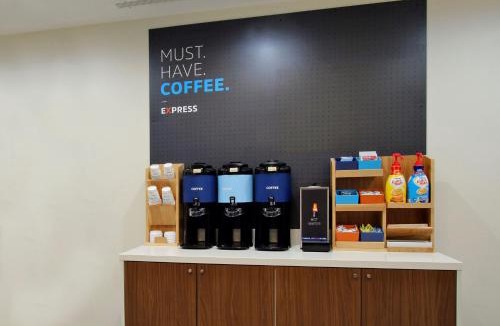 Hermantown Hotel | Holiday Inn Express & Suites Duluth North - Miller Hill by IHG