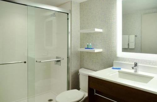 St. Lawrence Hotel | Holiday Inn Express Toronto Downtown by IHG