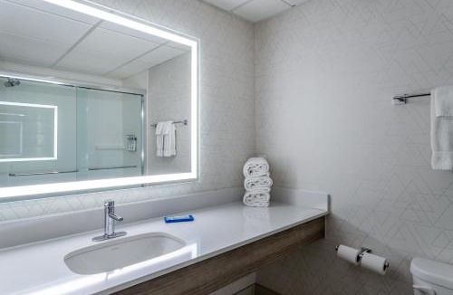 White Bear Lake Hotel | Holiday Inn Express Hotel & Suites-St. Paul by IHG