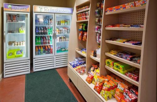 Maple Grove Hotel | Holiday Inn Hotel & Suites Maple Grove Northwest Minneapolis-Arbor Lakes by IHG