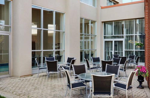 White Oaks Hotel | Holiday Inn Hotel & Suites London, an IHG Hotel