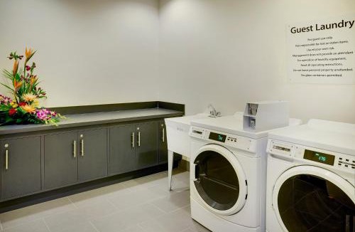 White Oaks Hotel | Holiday Inn Hotel & Suites London by IHG