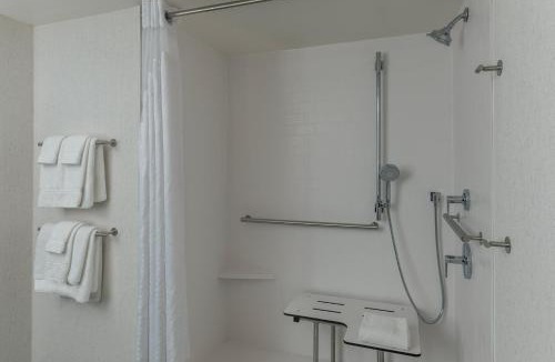 Kingston Hotel | Holiday Inn Kingston - Waterfront by IHG