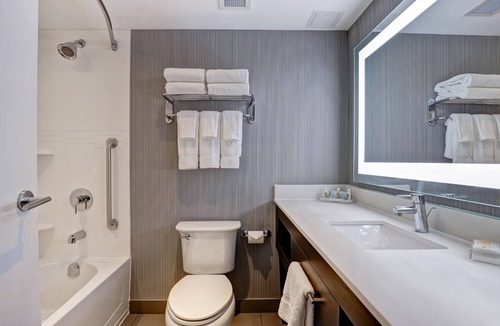 Gateway Hotel | Holiday Inn Mississauga Toronto West by IHG