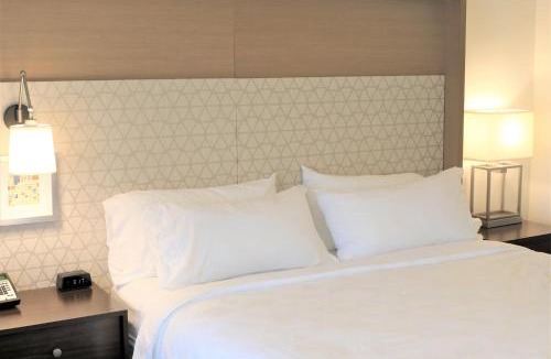 St. Cloud Hotel | Holiday Inn & Suites St. Cloud by IHG