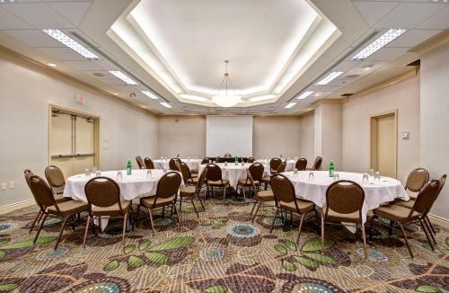 Windsor Hotel | Holiday Inn Windsor - Ambassador Bridge by IHG