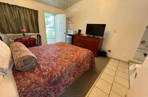 Orillia Hotel | Holiday Motel