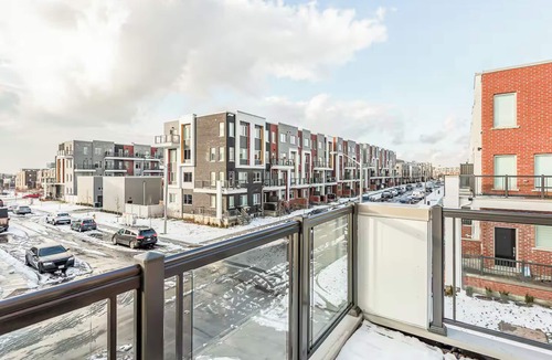 Downsview House | Holiday retreat in Toronto
