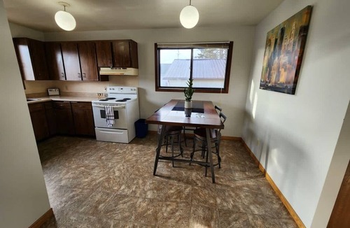 Thunder Bay House | Home away from home/Current River Arena area