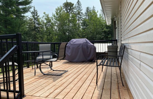 Lanark Highlands House | Home/Cottage near Calabogie with 40 acres. 5 min from White Lake boat launch.
