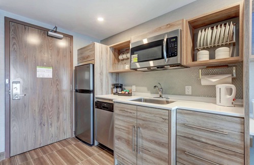 Steeles Industrial Hotel | Home2 Suites by Hilton Toronto Brampton