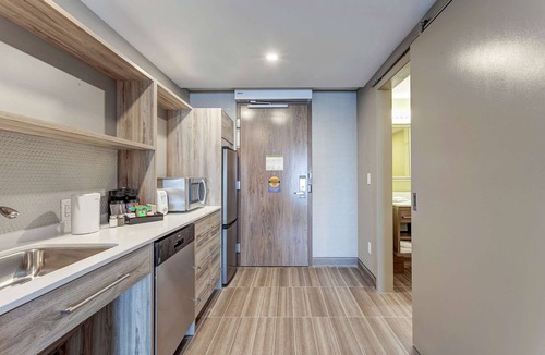 Steeles Industrial Hotel | Home2 Suites by Hilton Toronto Brampton