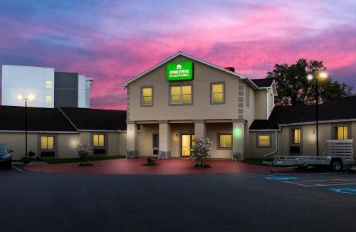 Reamstown Hotel | HomeTowne Studios by Red Roof Denver - Lancaster County