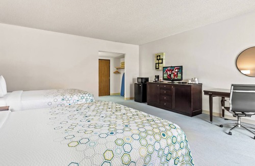 Ridgecrest Hotel | HomeTowne Studios by Red Roof Ridgecrest