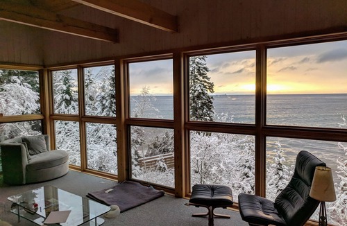 Lutsen House | Honeymoon Home on Superior Pebble Beach