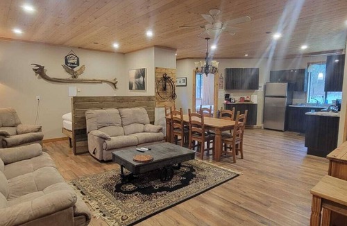 Hope House | Hopes Hidden Gem, Two Bedroom Cozy House.