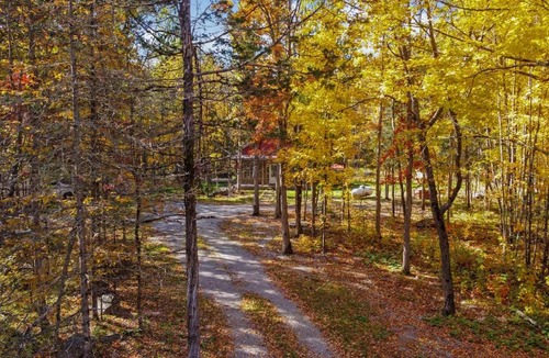 Campbellford Ski Chalet | Hot Tub/ Cottage on Crowe River / Acc 6 guests